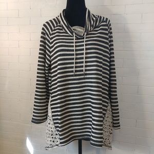 ⬇️French Laundry gray and off-white high low tunic